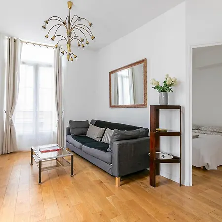 Center - 1st Palais Royal/louvre Museum Apartment